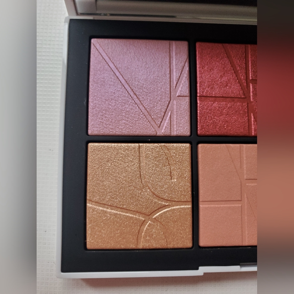 Nars All That Glitters Light Reflecting Cheek Palette - Picture 8 of 10
